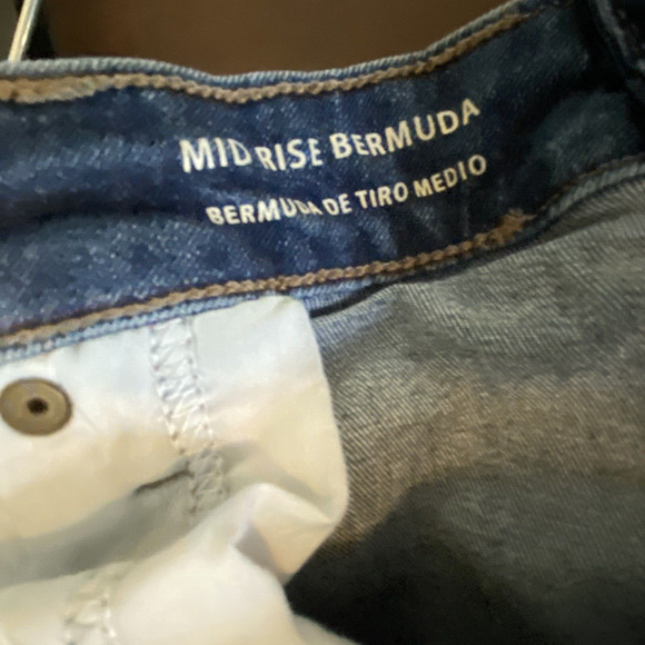 Universal Thread Plus Size 24WR Blue Denim Midrise Bermuda Jean Shorts Modest - Picture 3 of 4